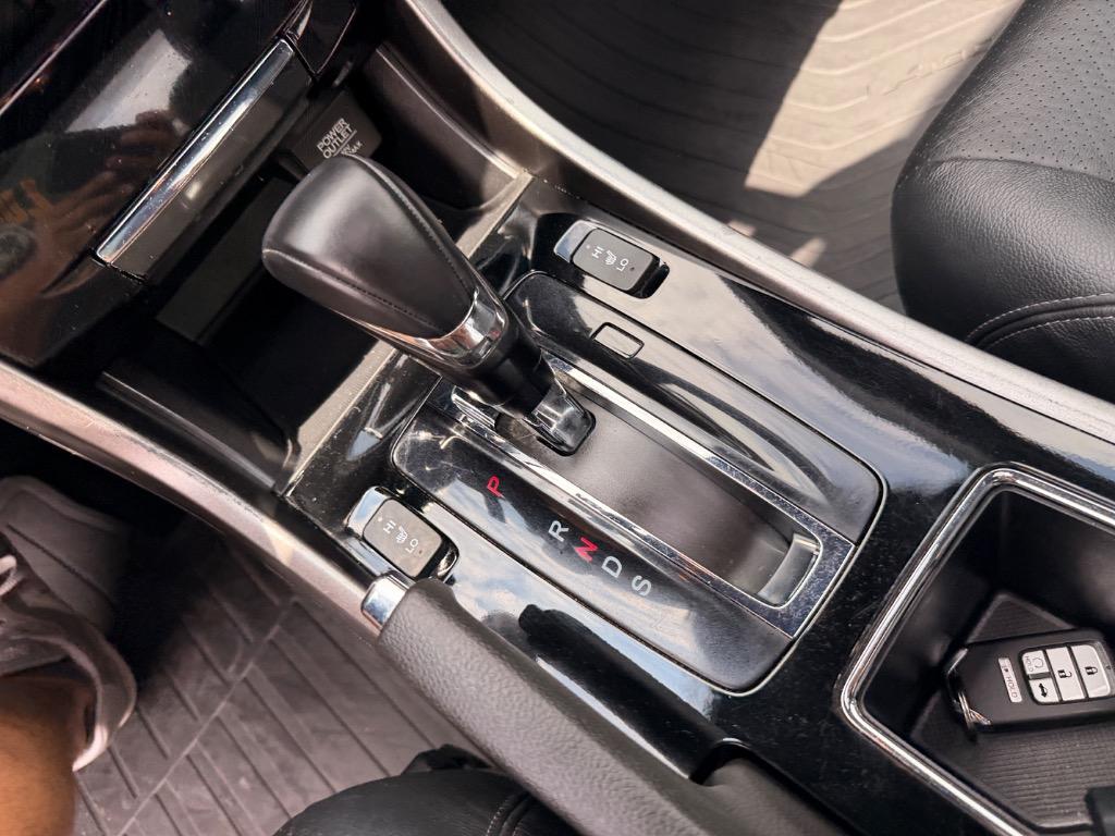 2017 Honda Accord EX-L - Photo 13