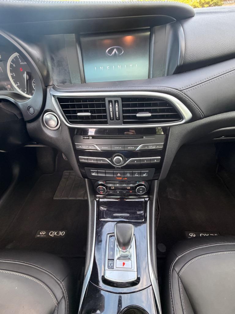2017 INFINITI QX30 Premium - Photo 11